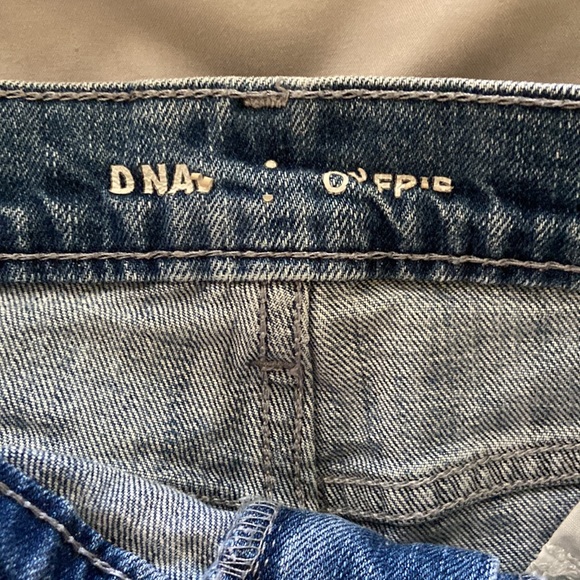 Old Navy Distressed Jean Shorts - Picture 3 of 6